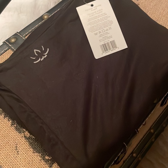 Pocket Infinity Scarf - Picture 2 of 2